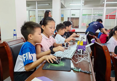 威盛創造栗AI科普課又點燃一城,小栗方成福建龍巖小朋友&ldquo;新寵&rdquo;